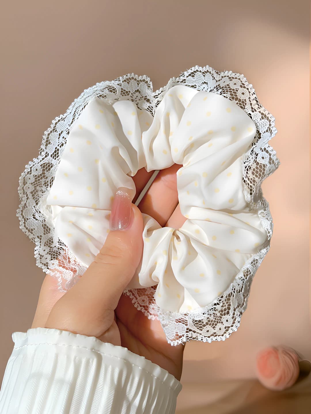 Yellow polka dot lace, 12 cm