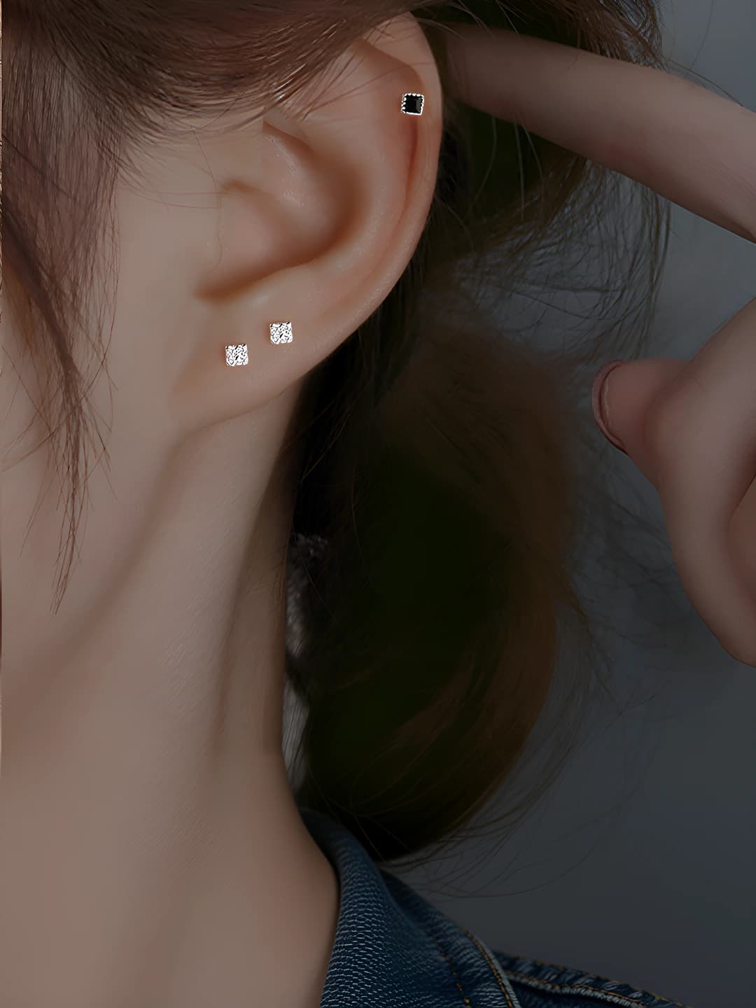 White zircon 1743