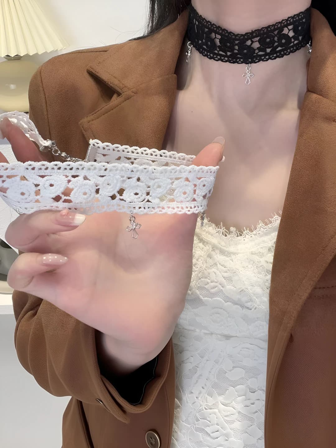 Women's lace choker: geometric design element, 31-40 cm, sweet and edgy style