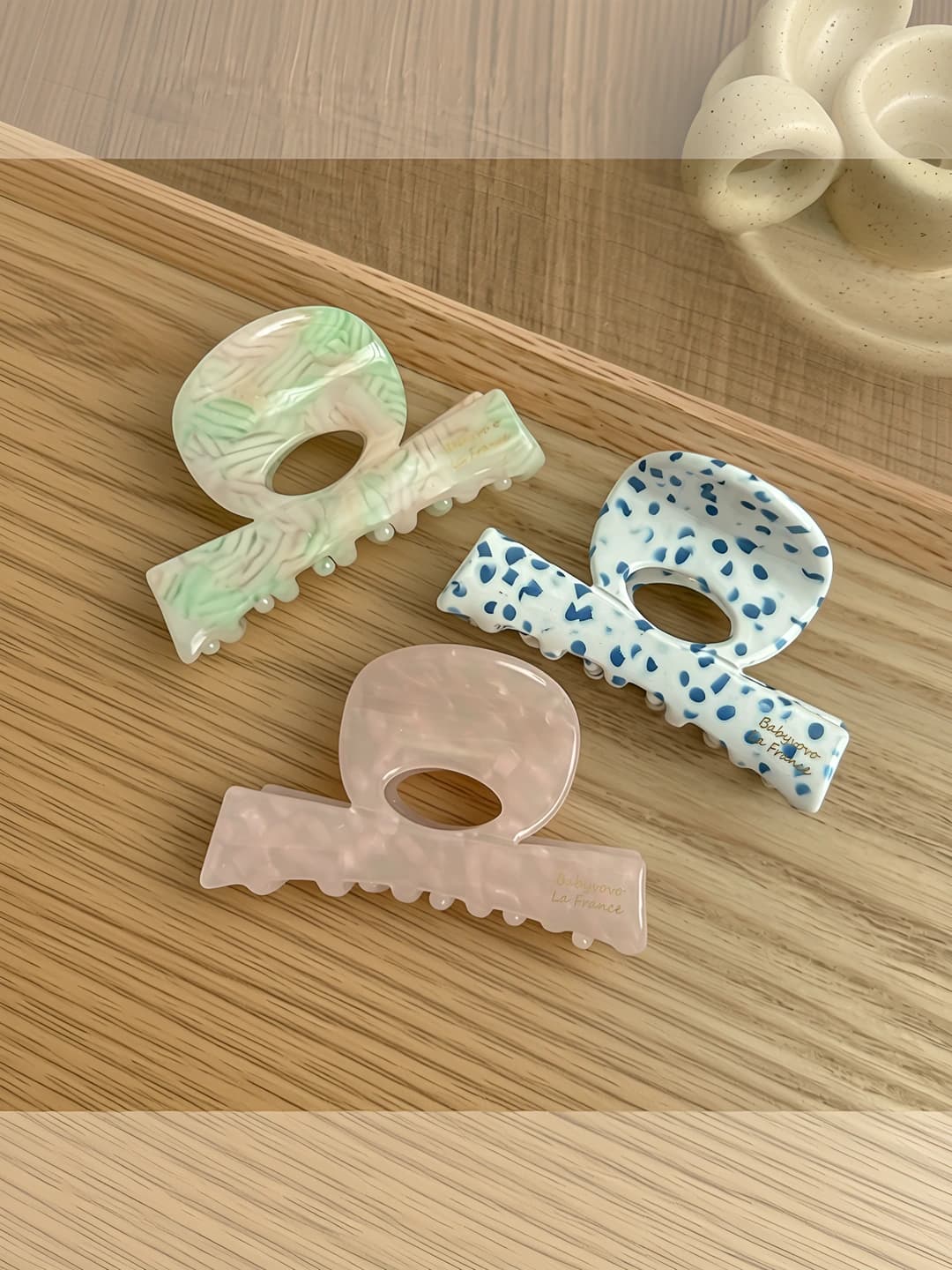 Women's hair clips and combs: 2026 summer small acetate claw clip, cloud design element, xiao xiang style