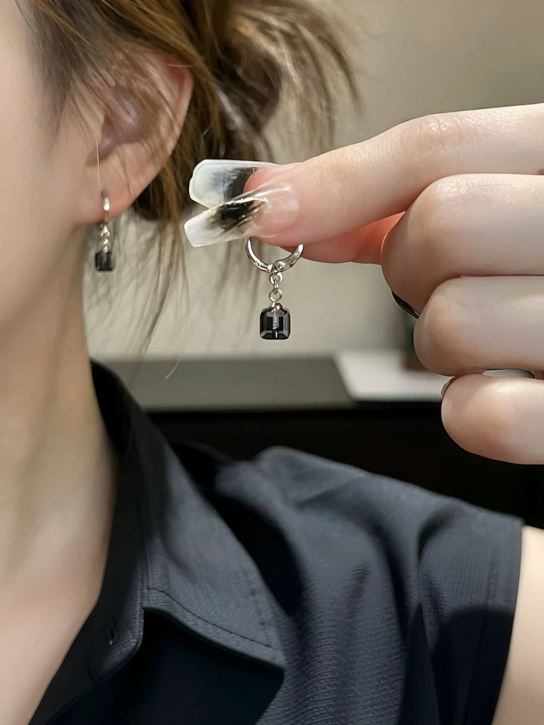Women's black square crystal earrings, light luxury style, fashionable and business casual