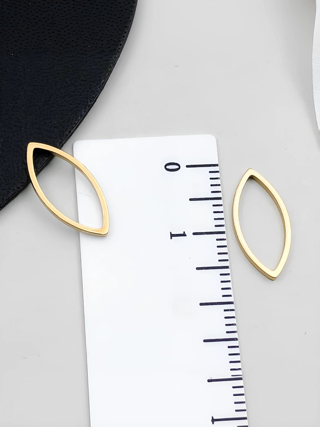 8x17x1mm small eye, gold vacuum plating, T1895