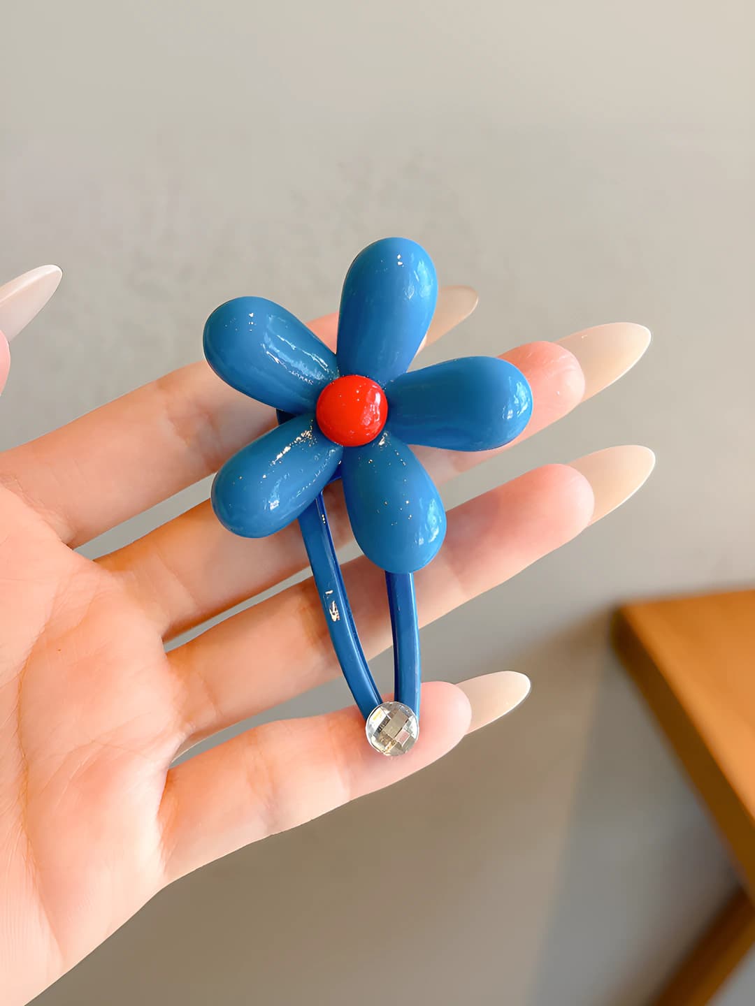 Blue flowers, ~5 cm, flowers ~4 cm