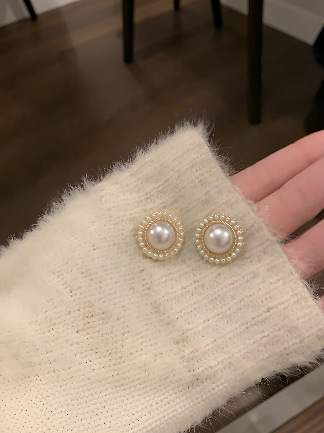 Pearl studs