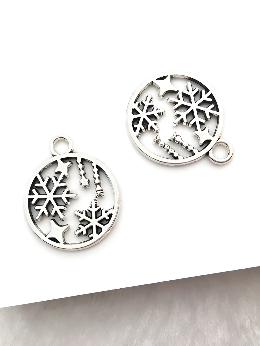 1 pc antique silver snowflake 16x17mm