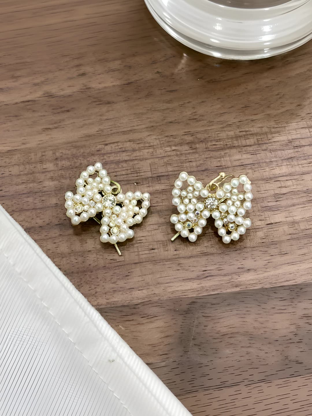 Women's pearl butterfly earrings in Korean style