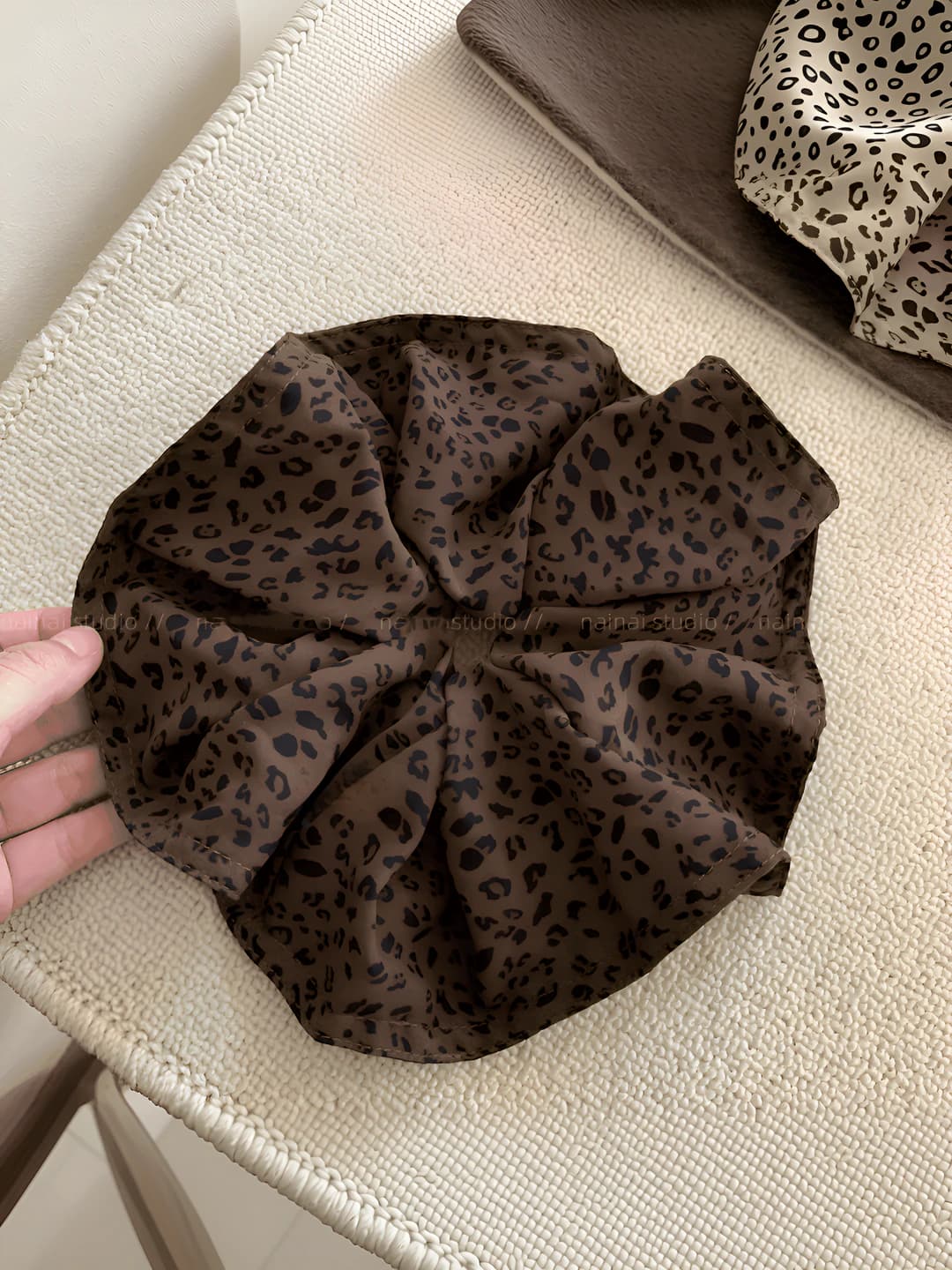 Dark coffee leopard approx 18 cm