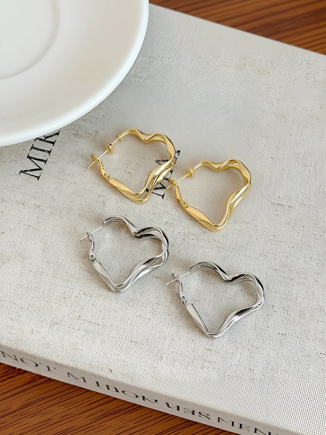 Women's ins style silver heart-shaped double hoop earrings with 925 silver post, visually slimming face