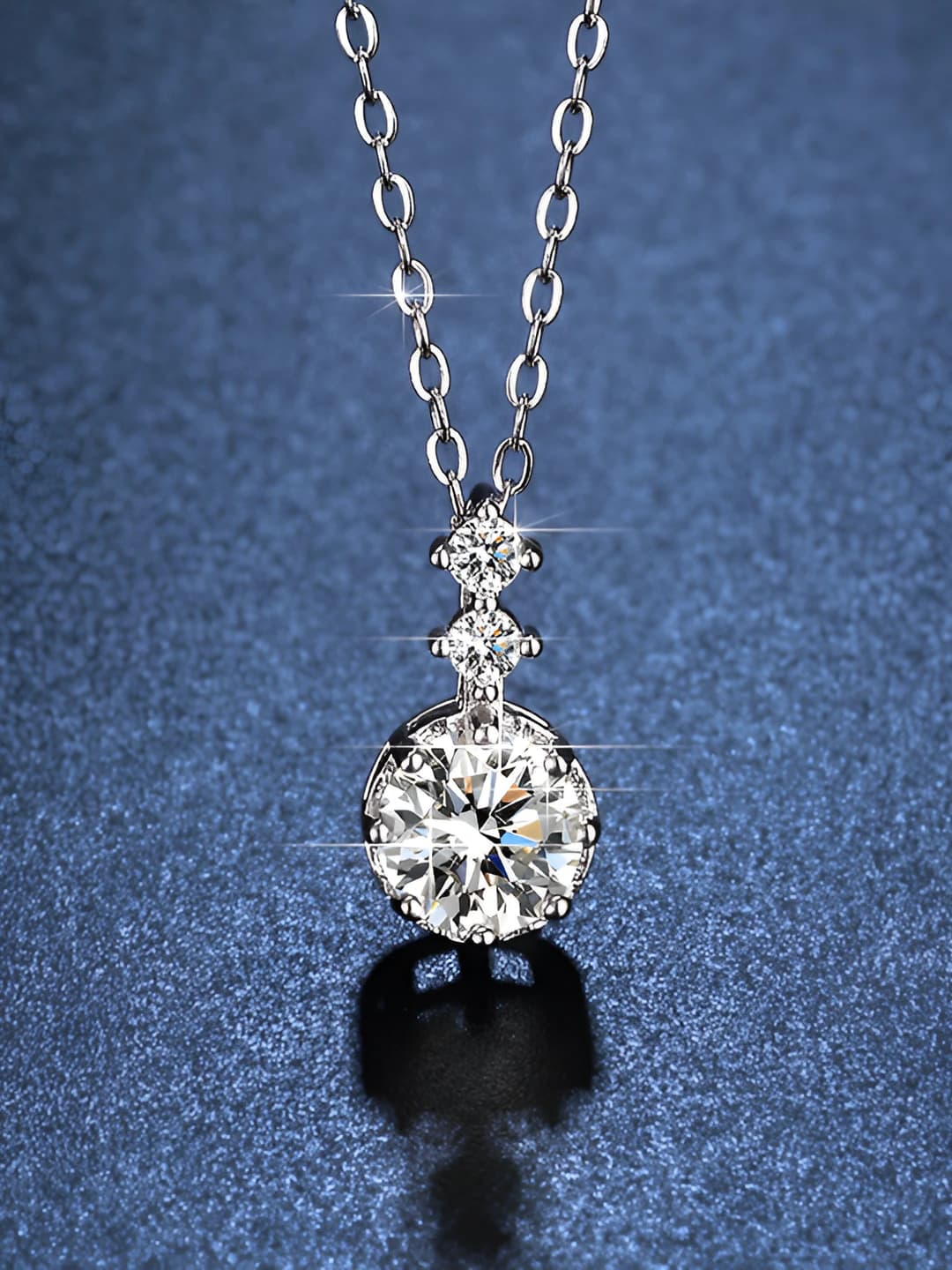 Ayollar uchun moissanite kulon: 1 karat qor donachasi dizayni, suvoq shakli, ins uslubidagi zanjir