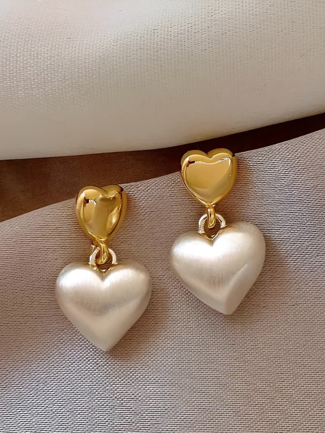 Women's retro style earrings with double heart design in matte metal