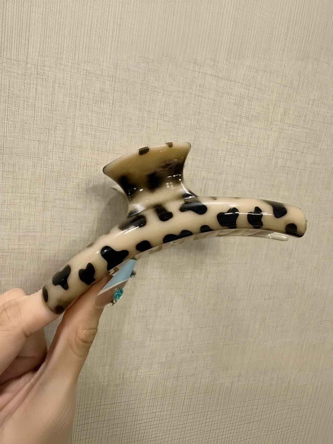 Yaltiroq kiyim iligi - Och leopard, 11.5 sm