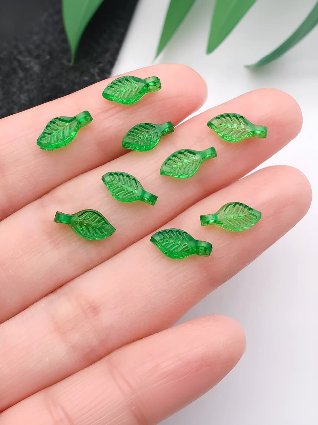 Dark green acrylic leaf, 10x5mm, 0.06g