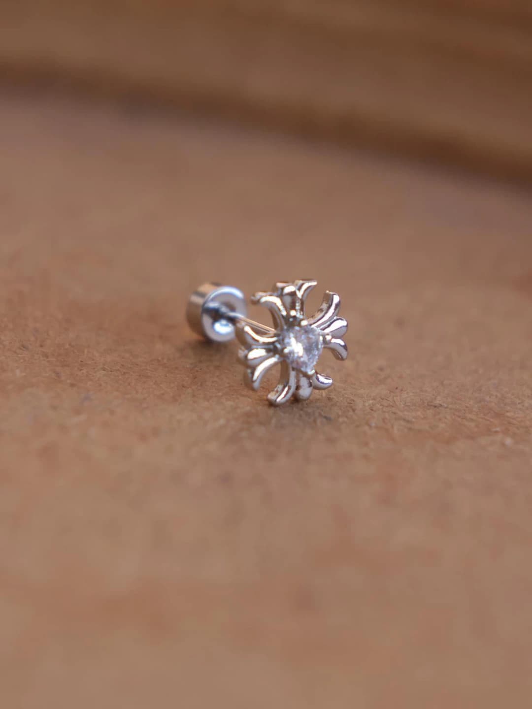 Arc de Triomphe zircon spiral stud