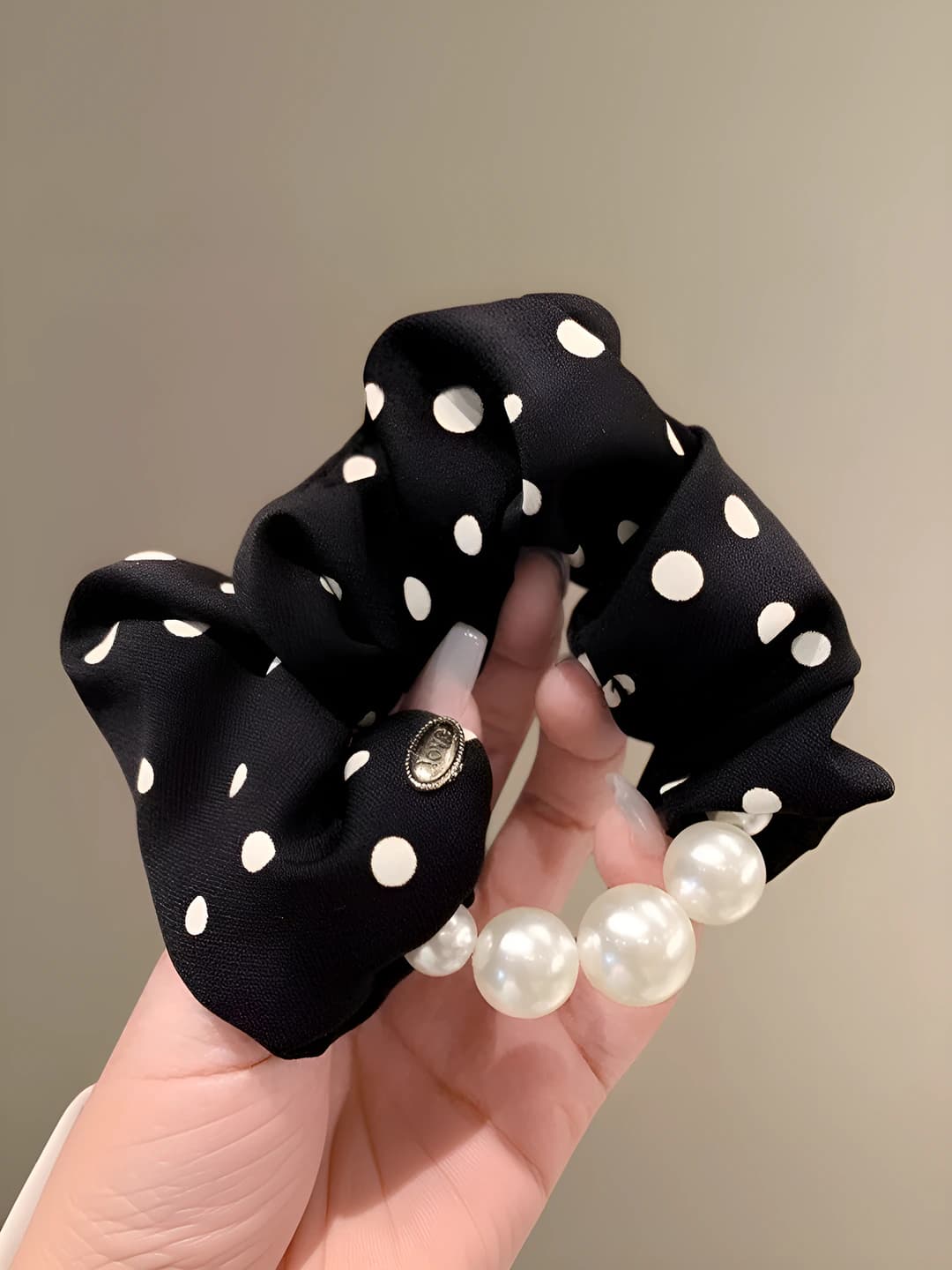 Qora nuqta, oq marvarid, 10 sm