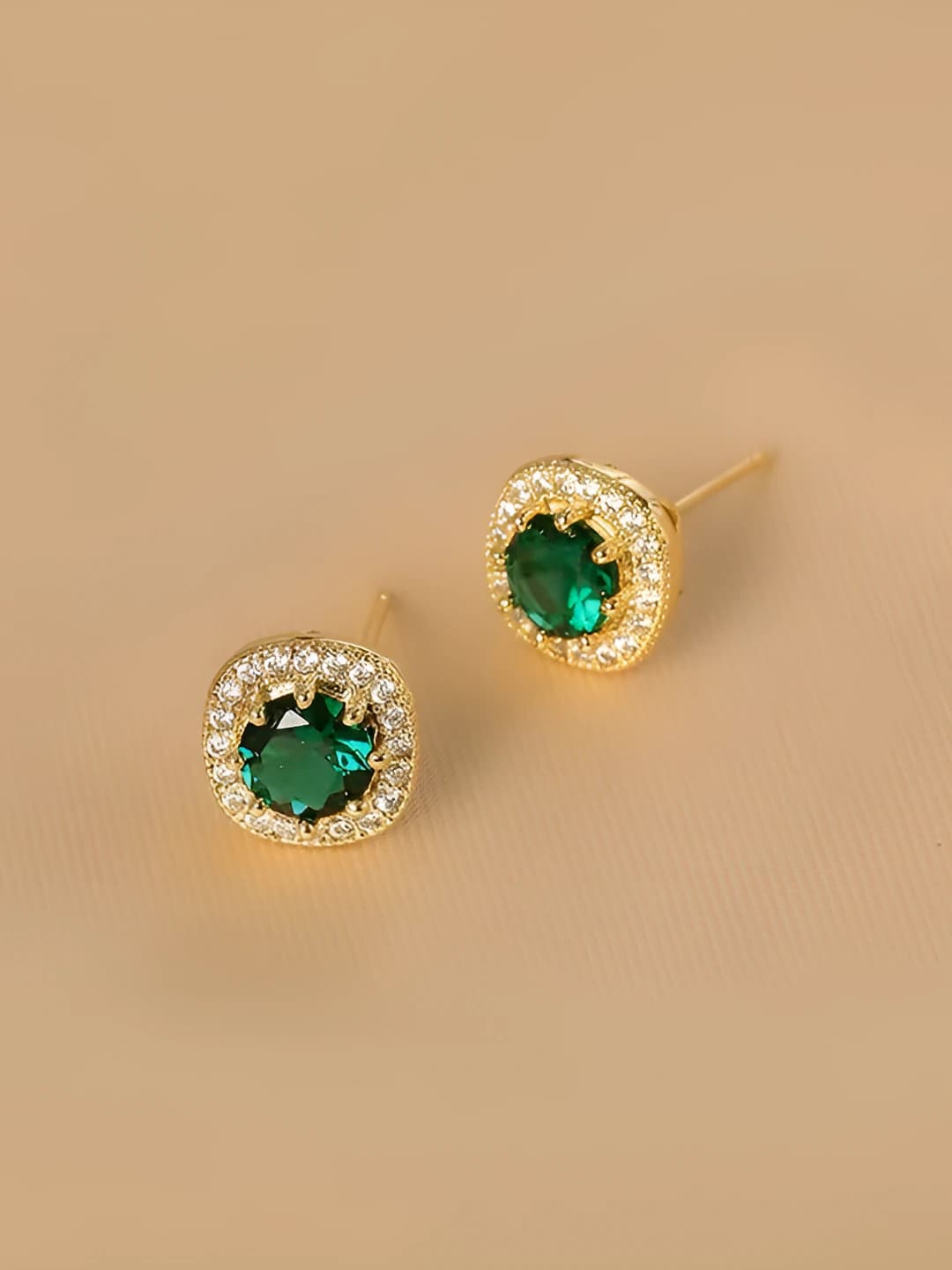 Ayollar uchun emerald rangli kvadrat toshli stud quloqsoqlar, 2026 yilgi yangi uslub, ins uslubidagi chiroyli va nafis dizayn