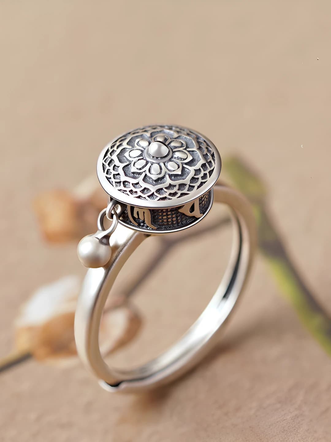 Women's retro style ring with rotating six-syllable mantra and Chinese national design