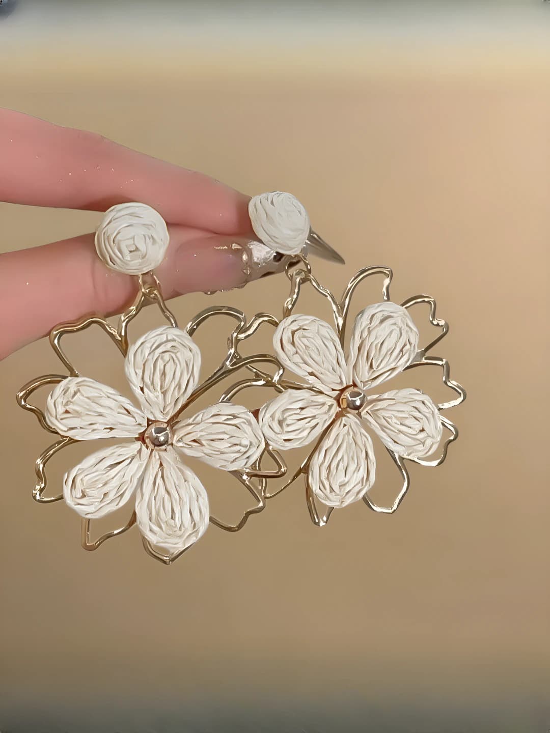 White straw sunflower studs