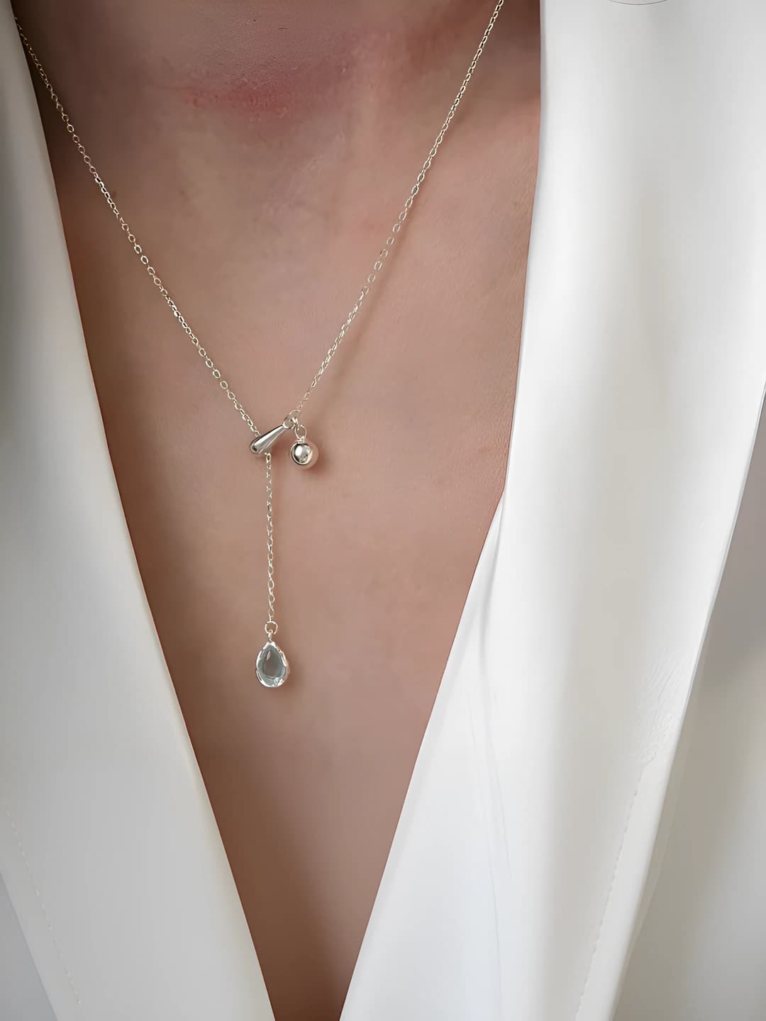 Women's pendant necklace with blue water drop design, simple and sweet style, elegant chain