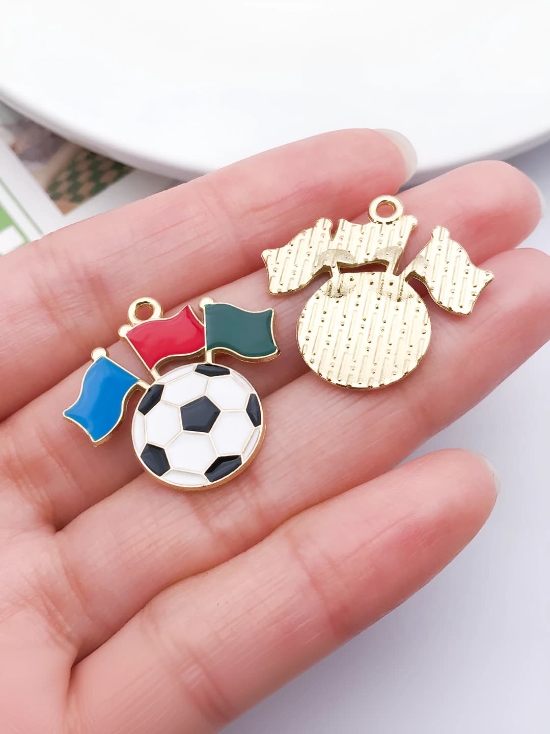 Белый эмаль трёхцветный флаг 25x26mm-1.3g