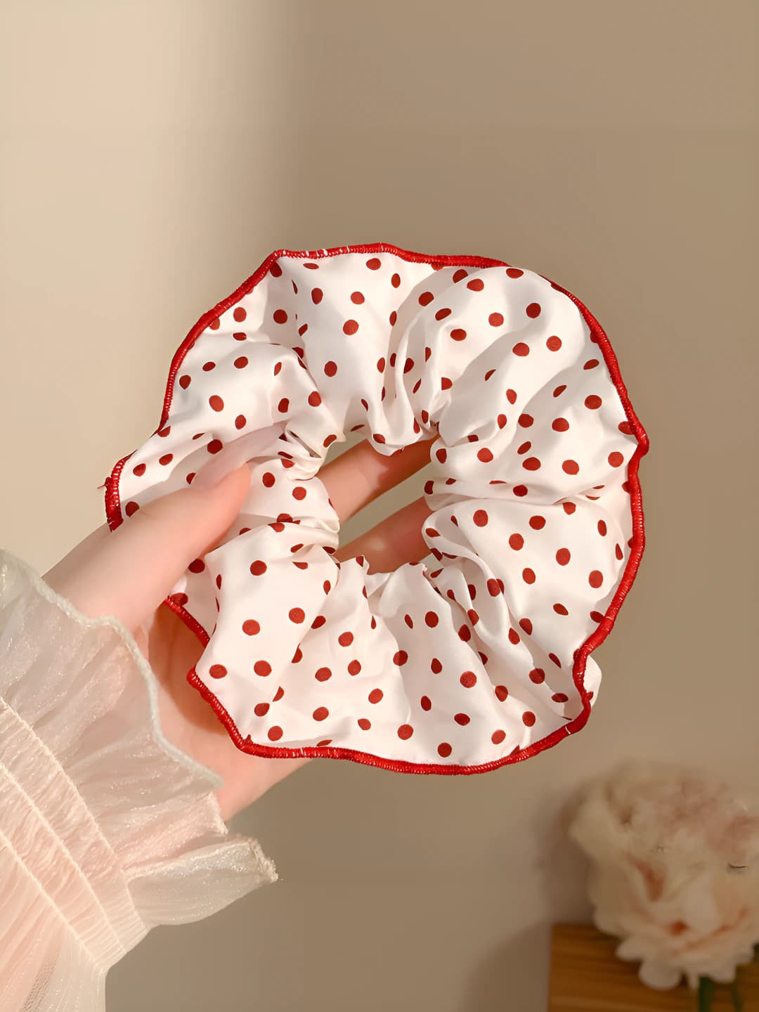 White polka dot, 14 cm
