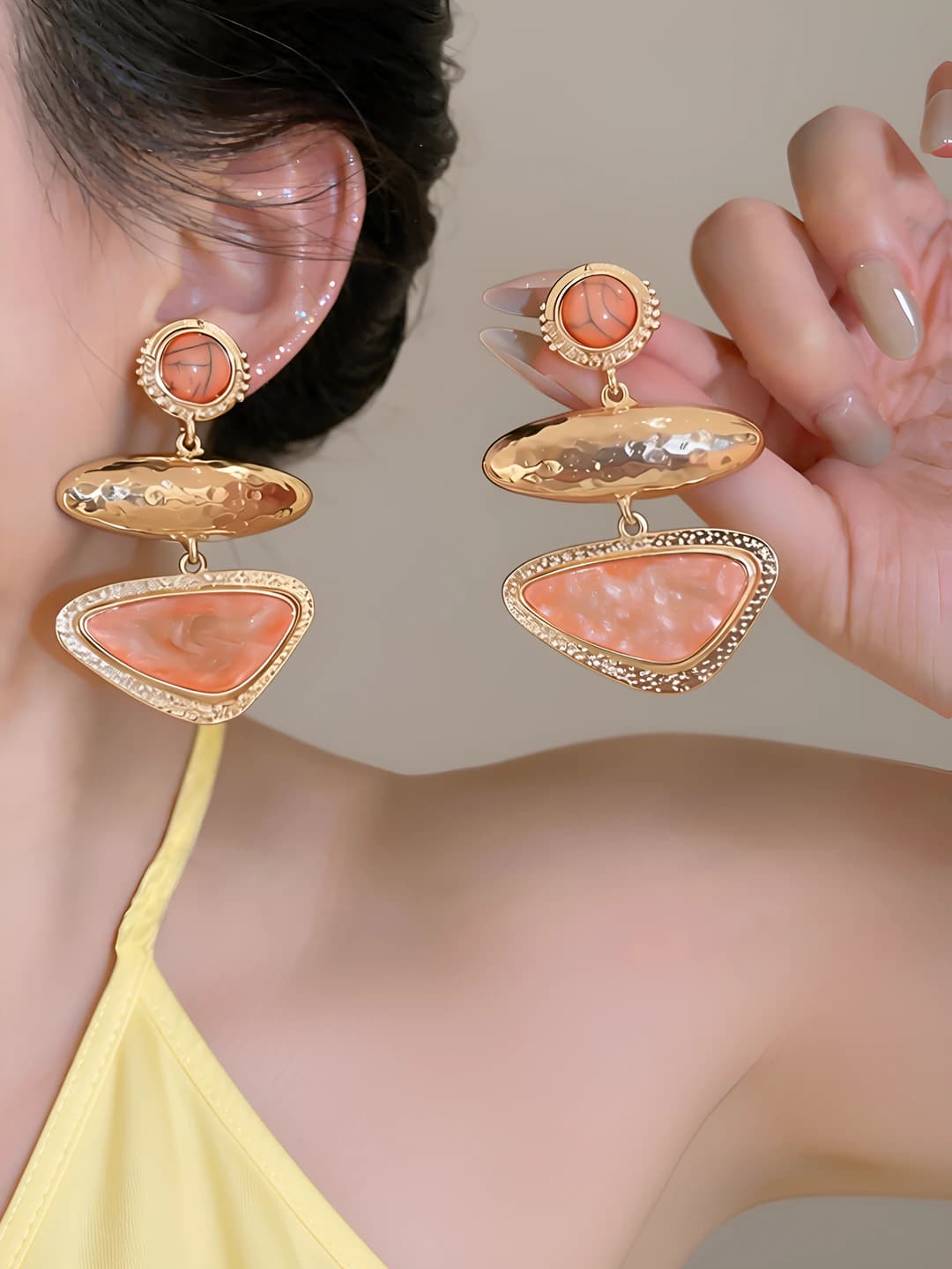 Women's retro style geometric triangular resin earrings