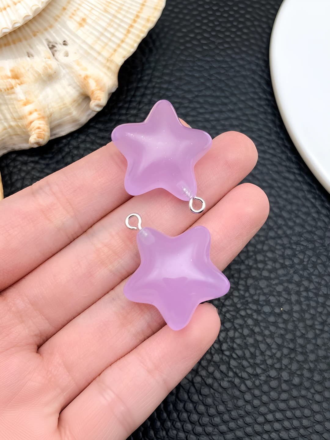1 pc Purple resin glow-in-the-dark star 27x23x13mm-3.5g