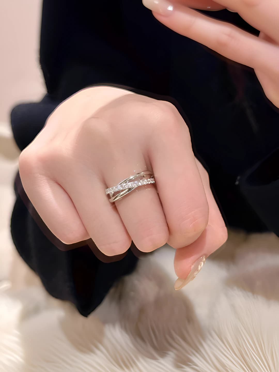 Женское геометрическое кольцо с цирконием