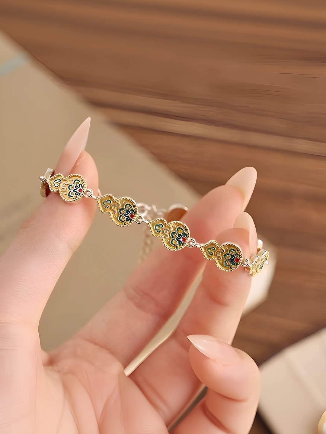 Women's bracelet in new Chinese style with gold enamel and gourd design