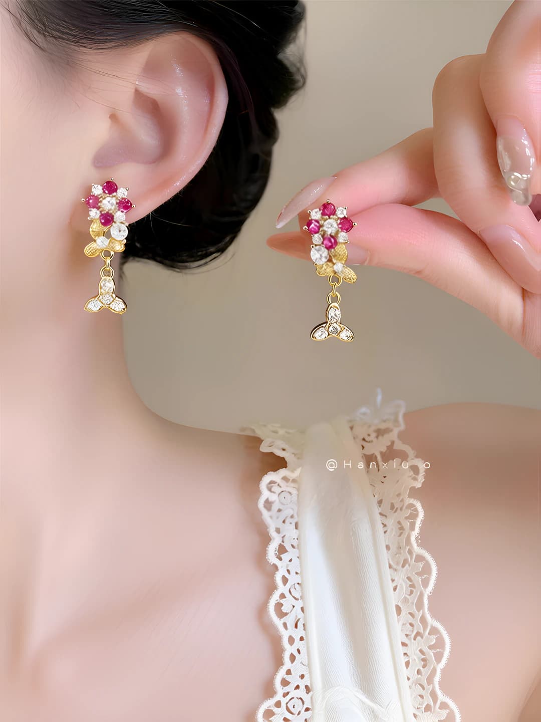 Women's French-style sparkling zircon flower stud earrings, simple and luxurious design, for daily commute and casual wear
