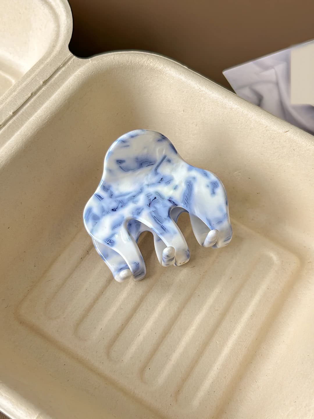 Small weird hand clip