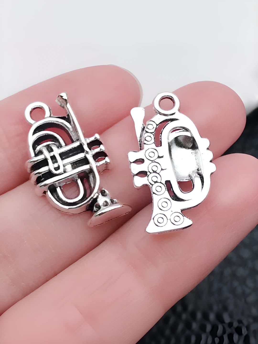 1 шт саксофон 22x12mm-1.8g