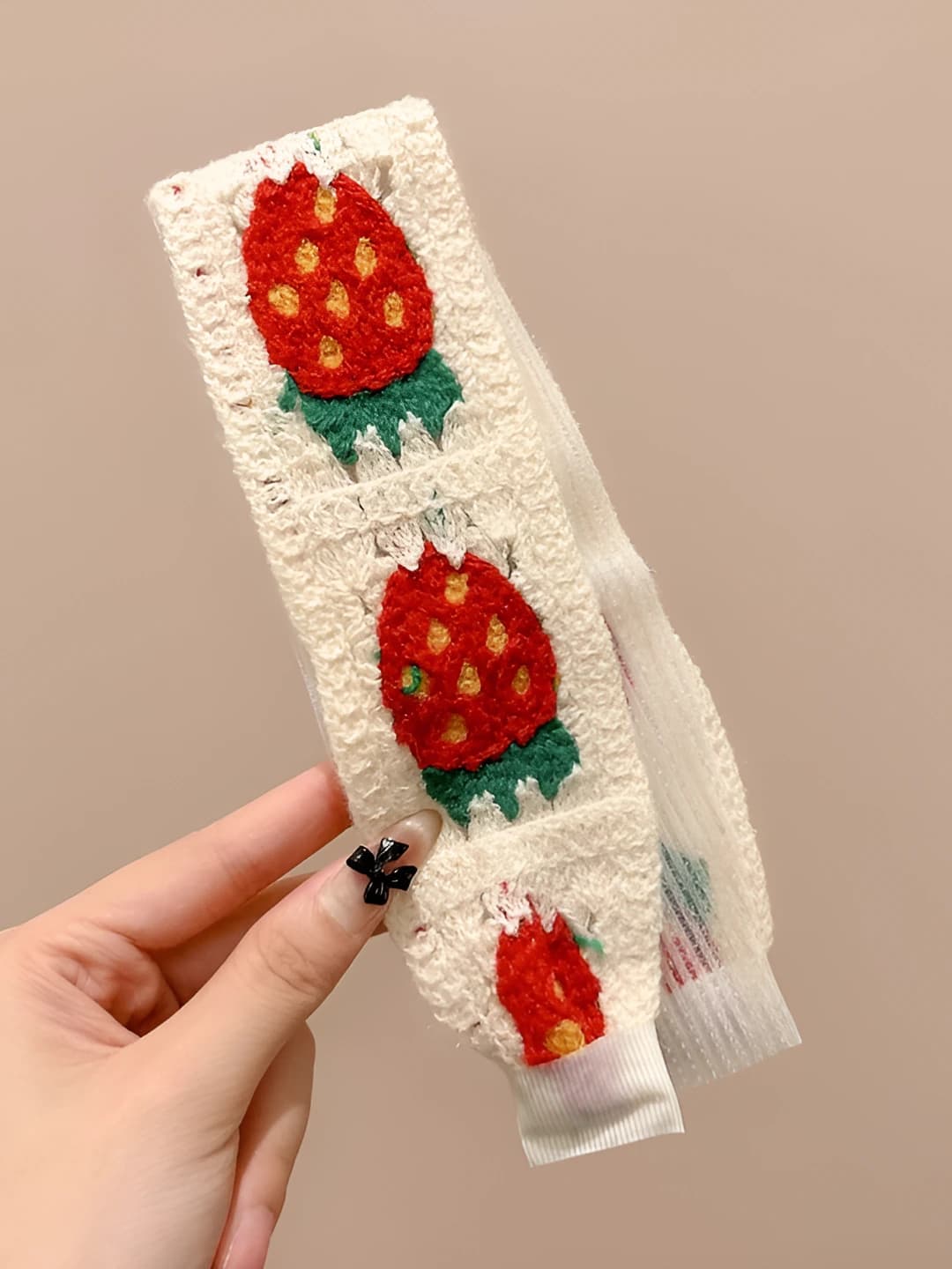 Beige-red strawberry 37.5 cm