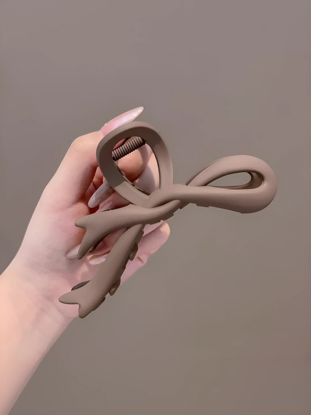 8# Light coffee bow clip 11 cm