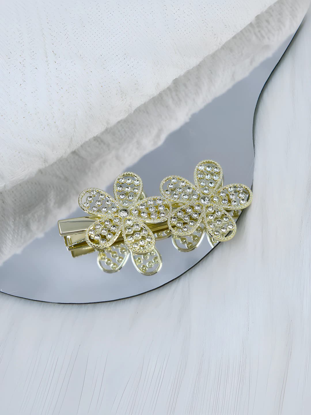 Floral alloy clip