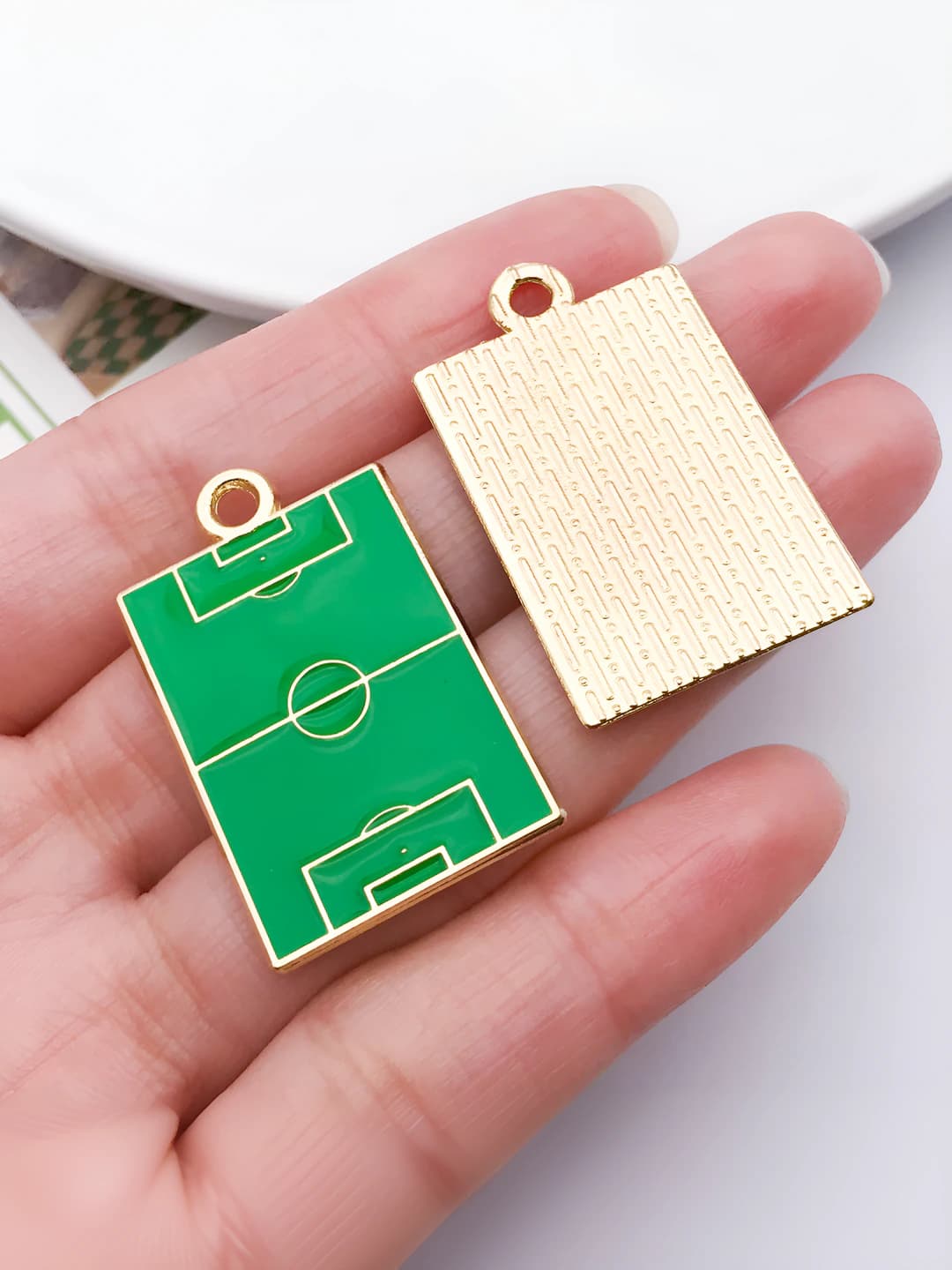 Большой зелёный стадион 34.5x21x1mm-3.35g