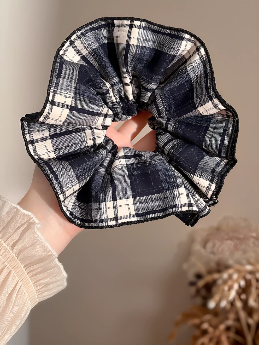 Dark blue houndstooth, 16 cm