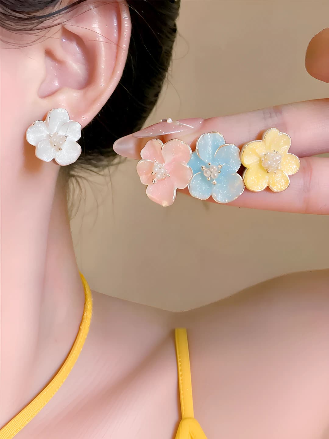 Women's flower stud earrings: summer, sweet, exclusive and delicate design