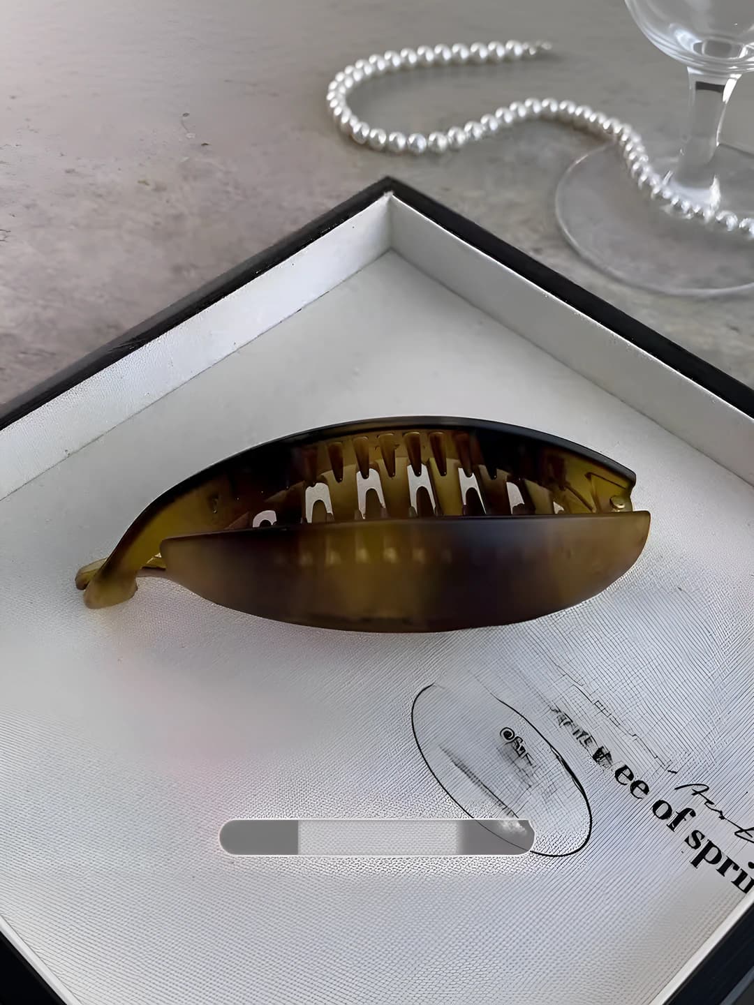 Amber banana clip
