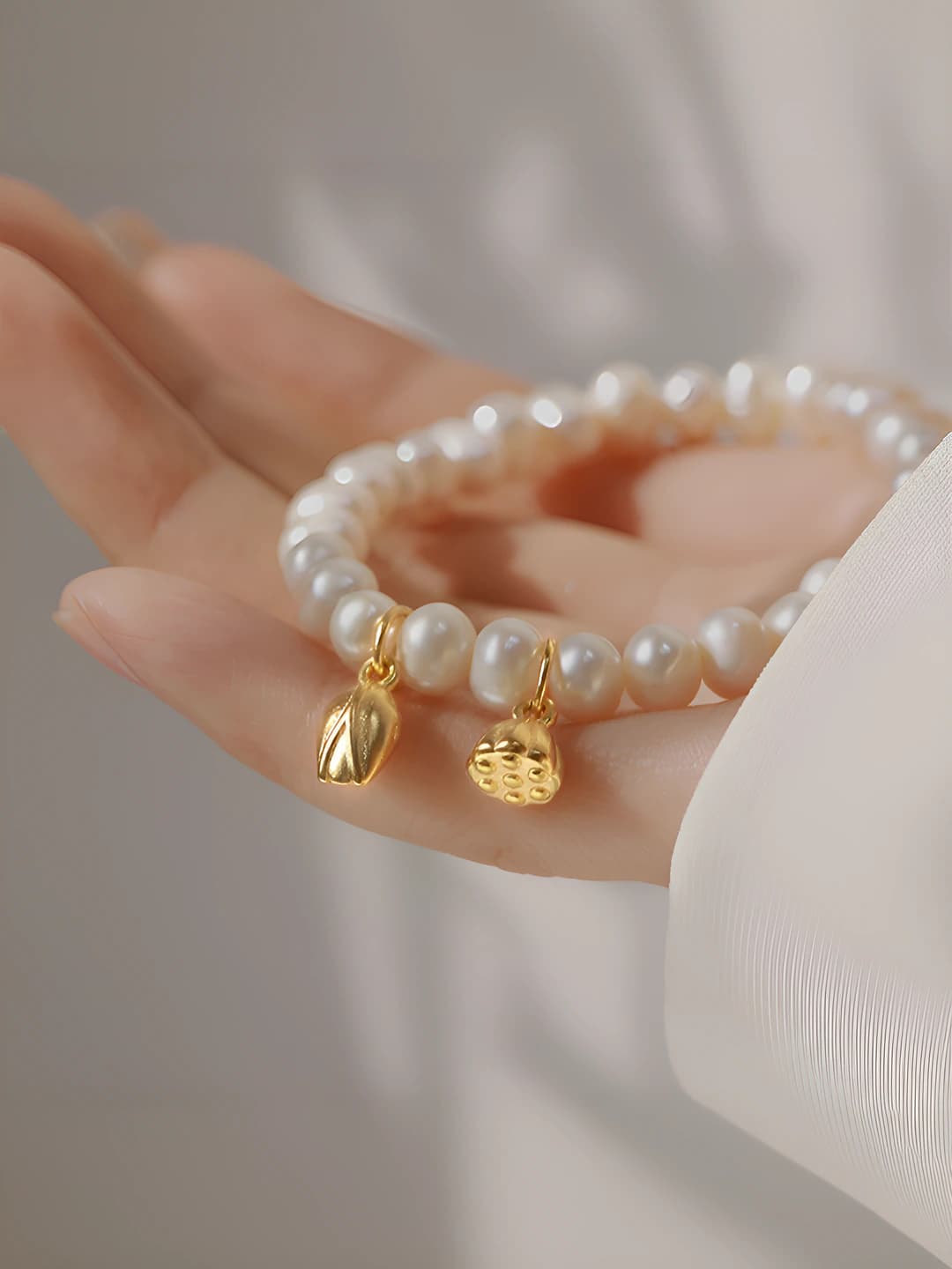 26# bilakuzuk - Oq - Lotus guli