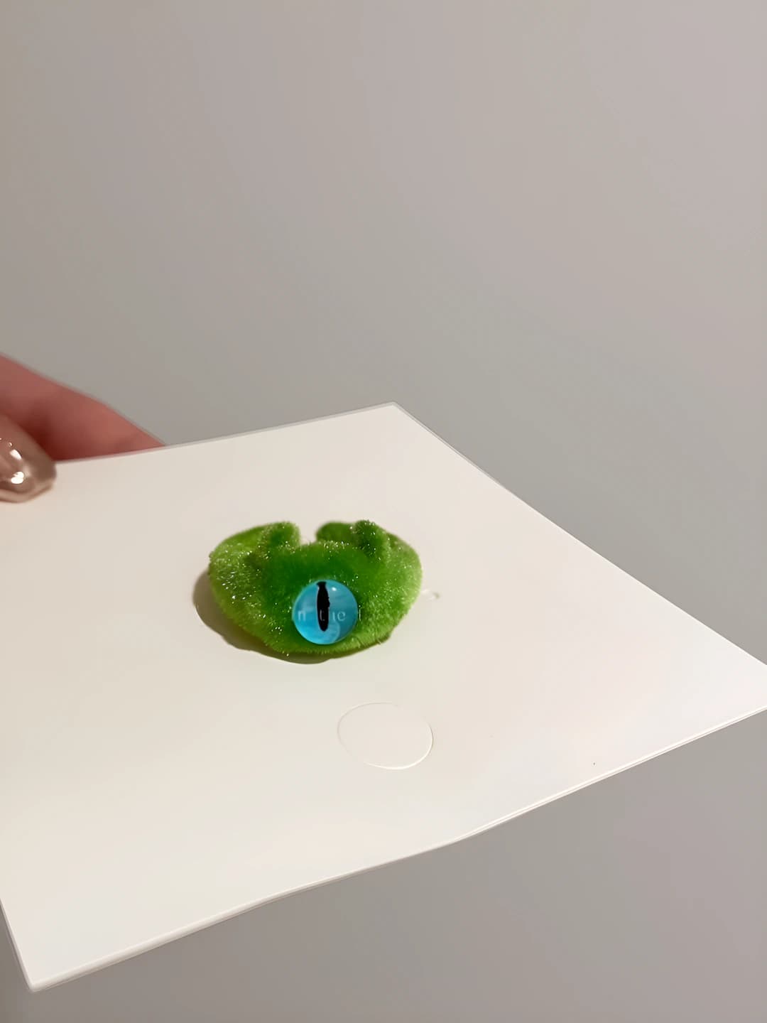 Flocked green big eyes ring