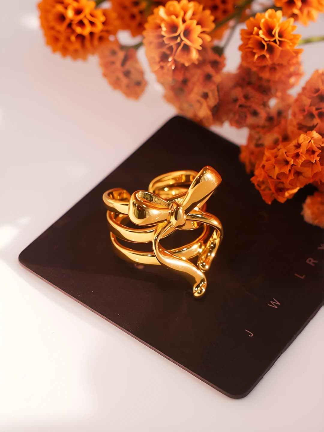 Bow ring, gold