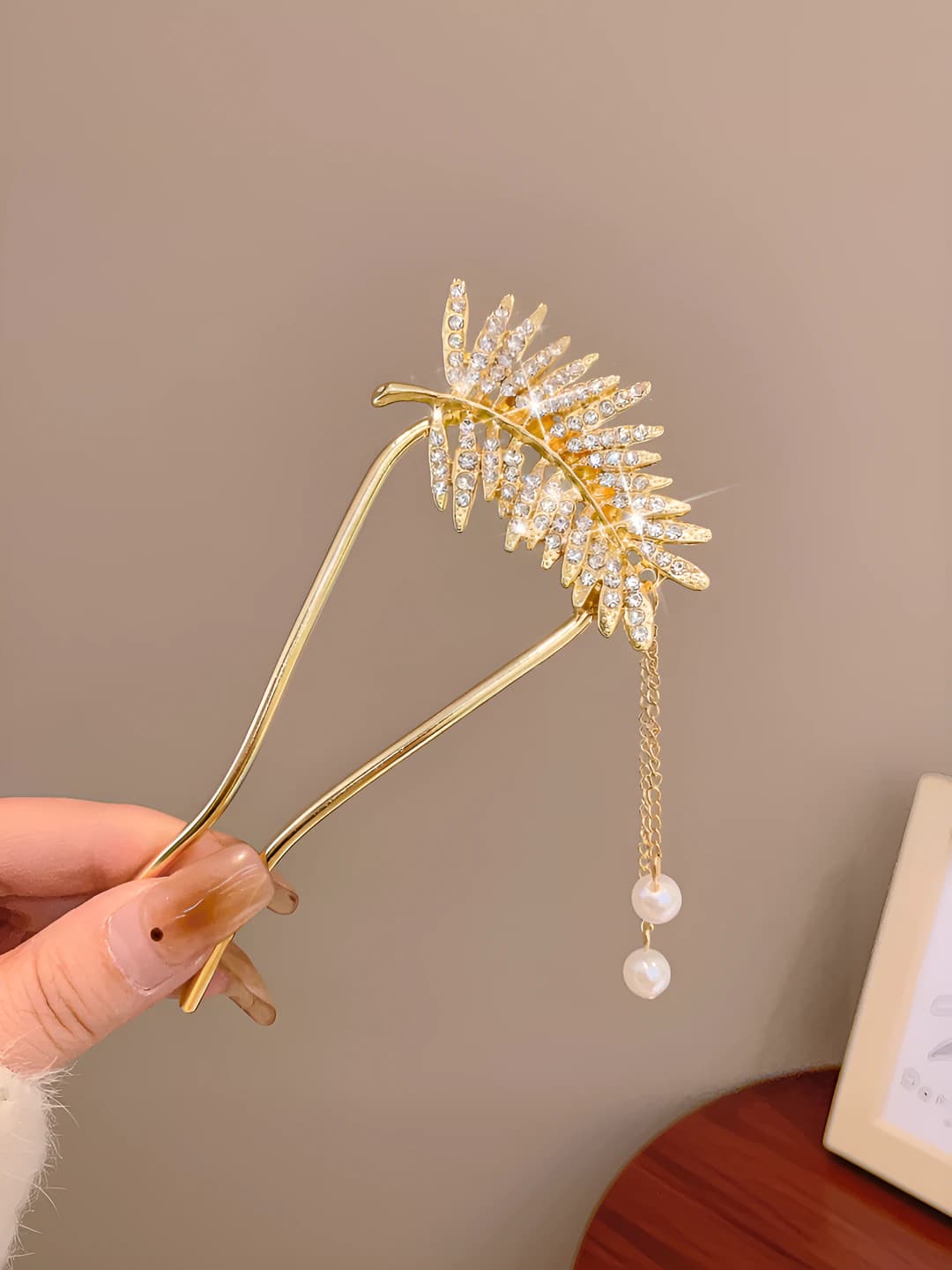 Gold leaf pearl tassel hair pin 11 cm