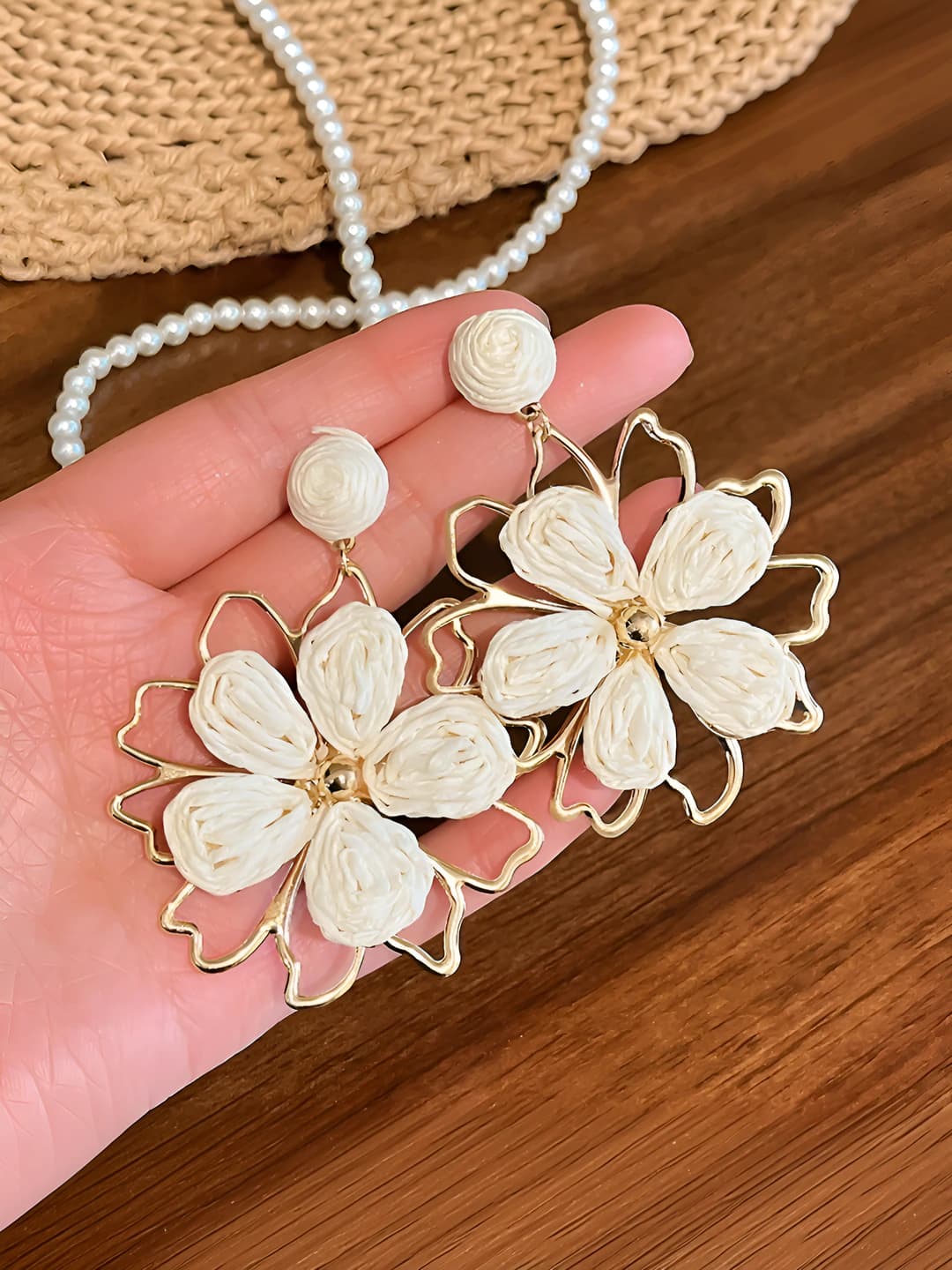 White straw sunflower studs