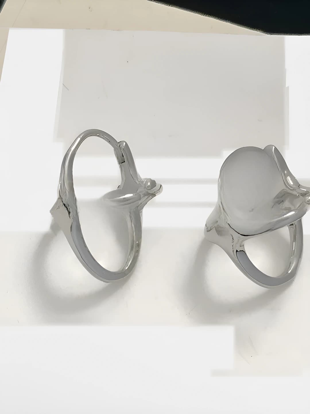 Four-point star plain stud earrings