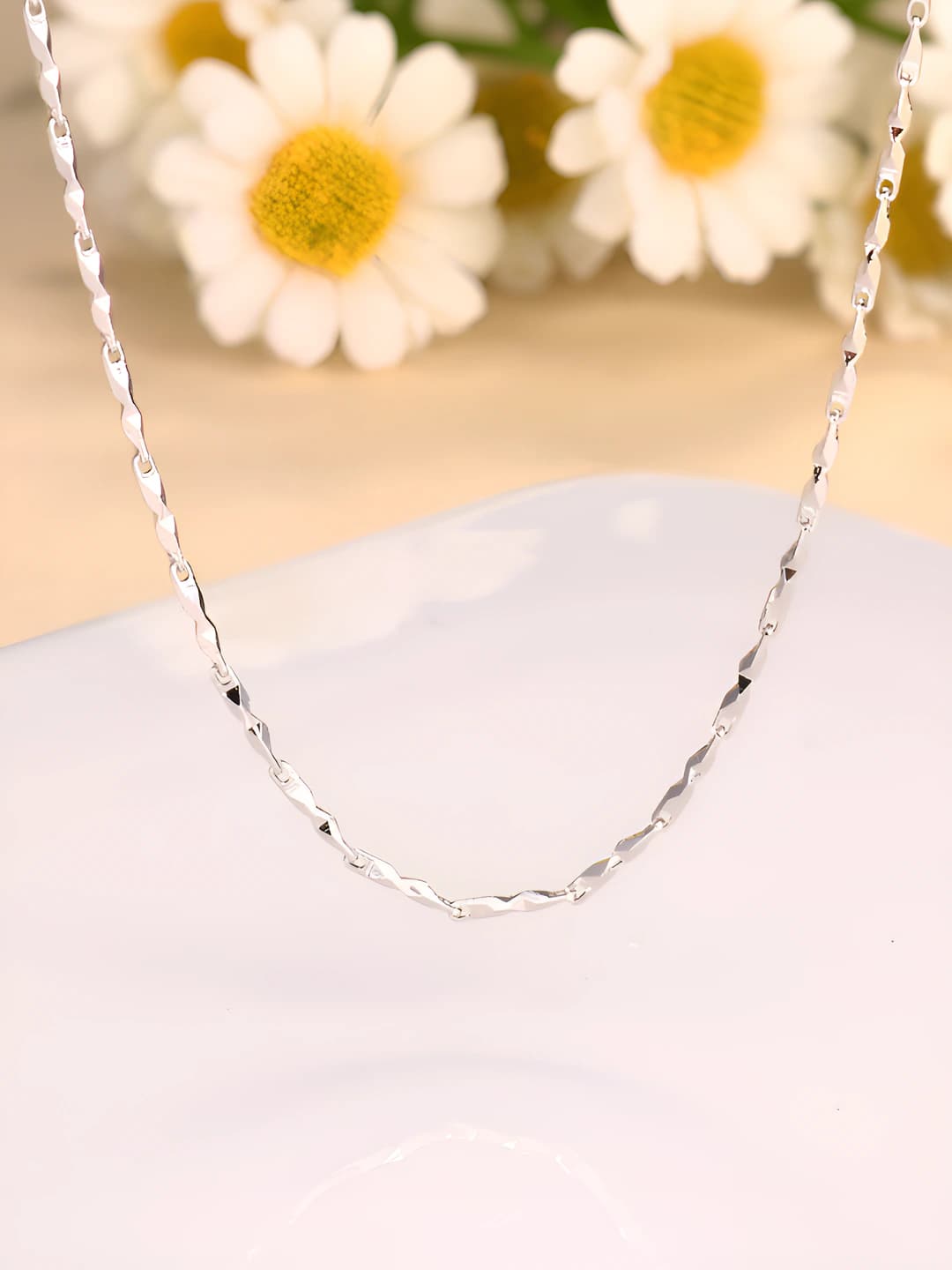 Women's Korean style ins geometric design chain necklace with diamond and square elements, pendant and plain chain, 41-50 cm length, copper material, electroplated, 3 g weight