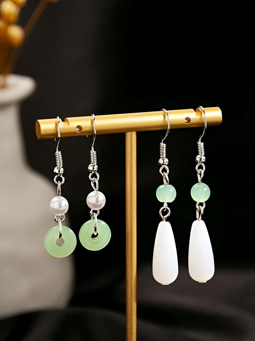Women's retro drop-shaped pearl earrings, classic Chinese style, fresh and sweet design element