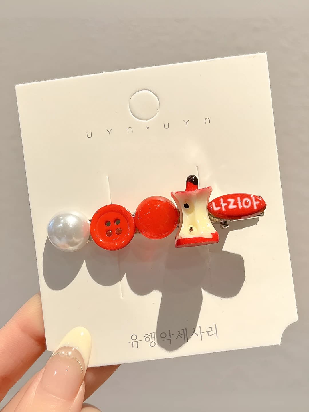 2# Small apple button red label - ~5.8 cm
