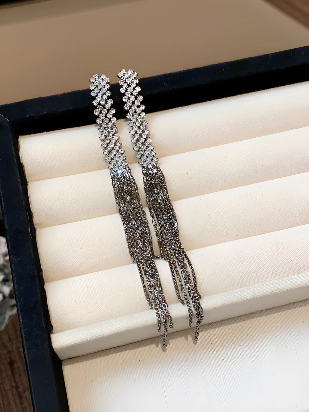 9 Silver pin - Black