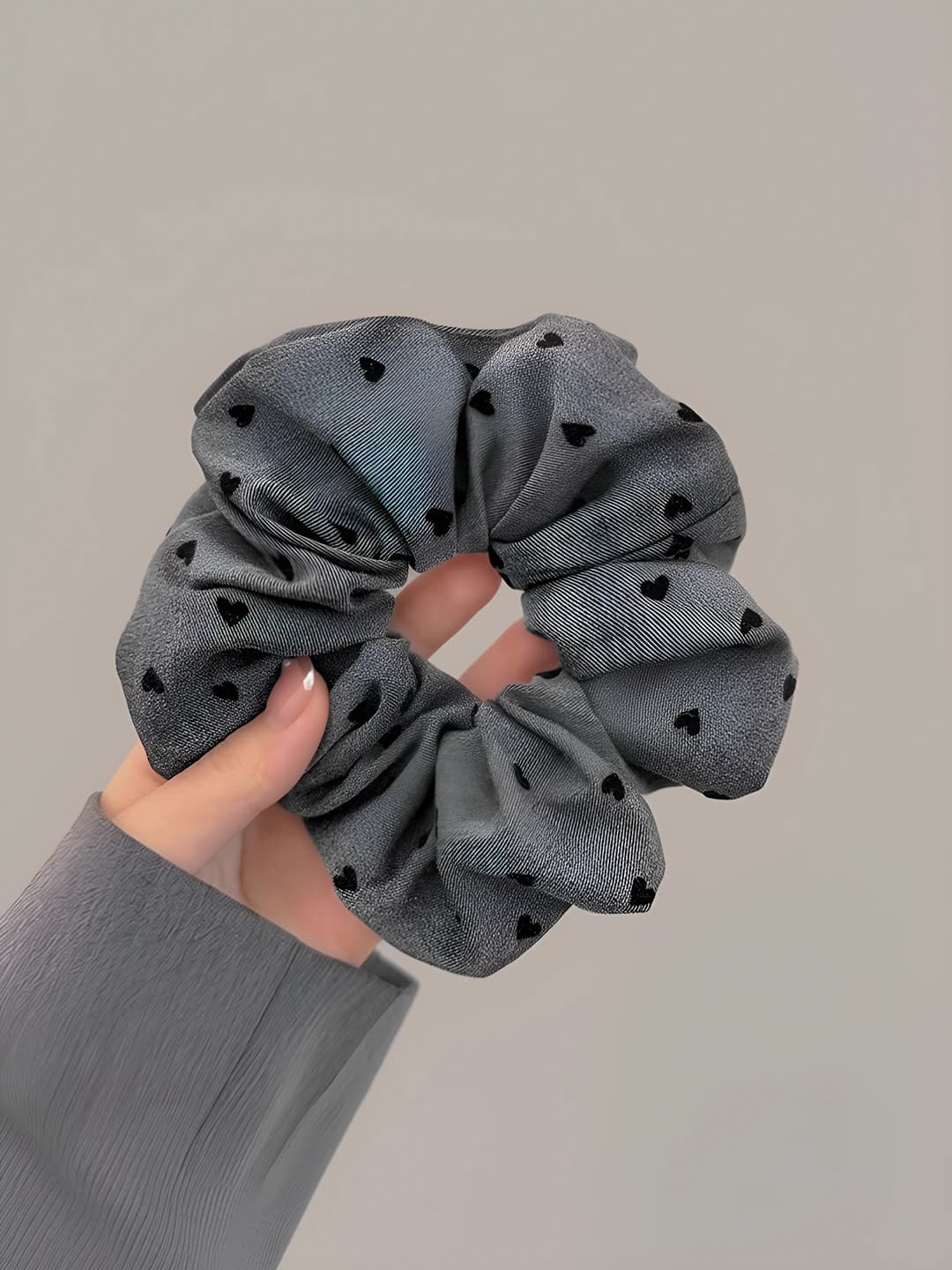 Серый с сердцем, 12 см
