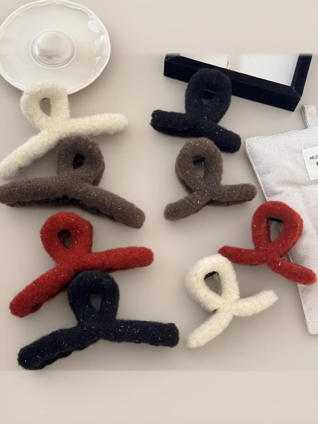 Women's solid colour fleece shark hair clips in Korean style for autumn-winter